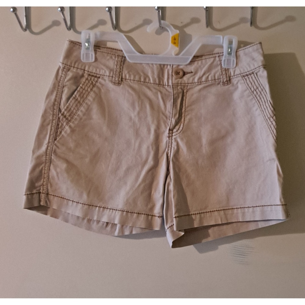💜Maurices Short Size 5/6 Color Beige/cream 🩷